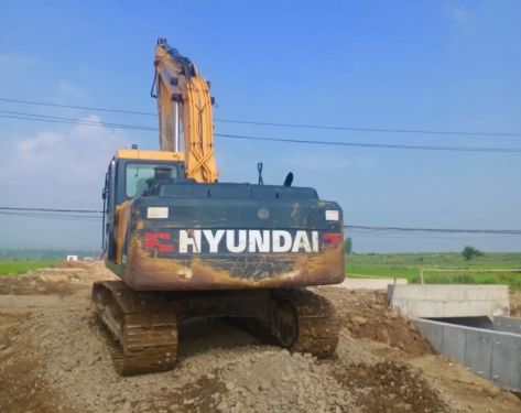 徐州市出售转让二手不详小时2018年现代R215VS挖掘机
