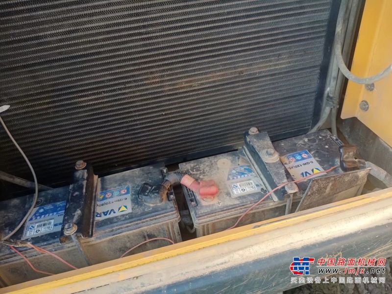 徐州市出售转让二手不详小时2018年现代R215VS挖掘机