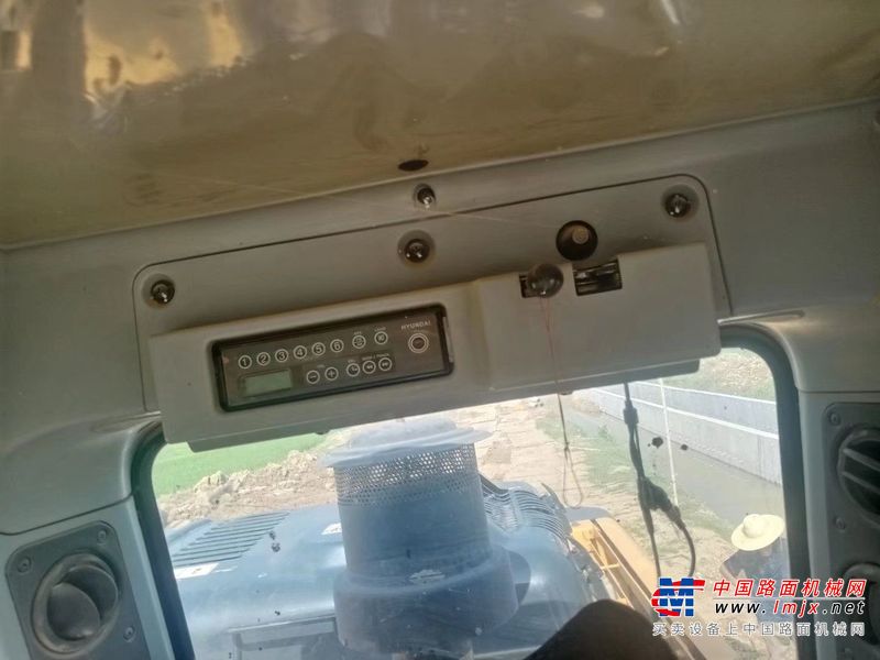 徐州市出售转让二手不详小时2018年现代R215VS挖掘机