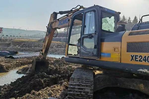 徐州市出售转让二手不详小时2017年徐工XE215D挖掘机