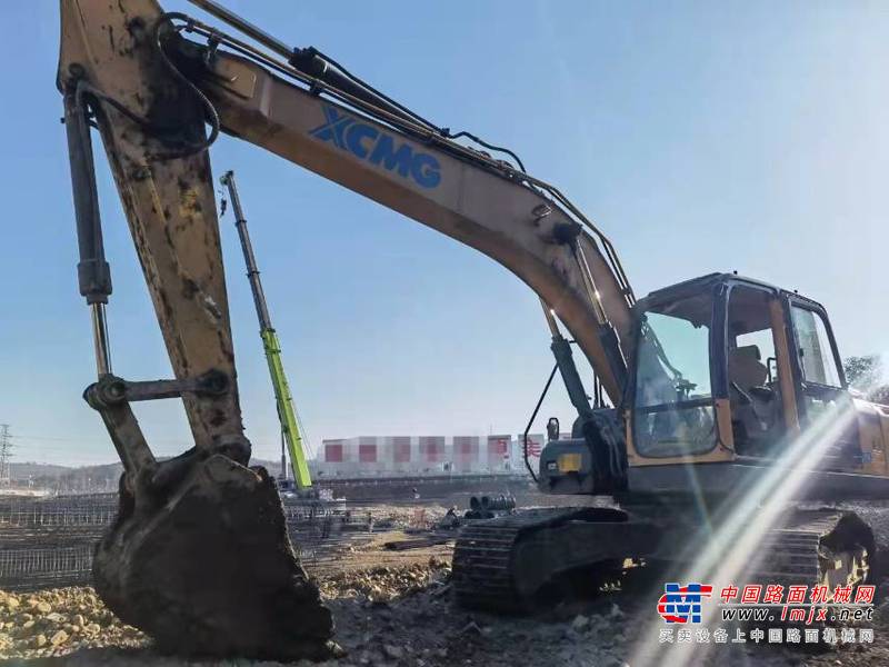 徐州市出售转让二手不详小时2017年徐工XE215D挖掘机