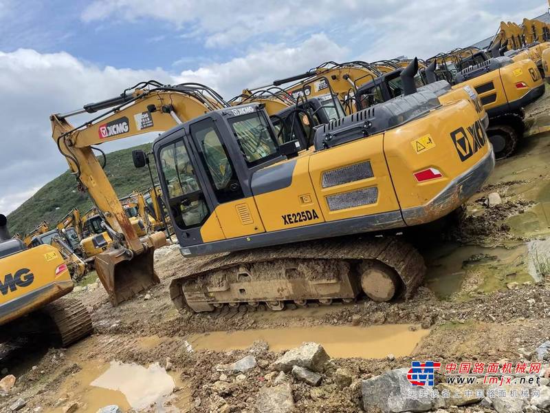 徐州市出售转让二手不详小时2021年徐工XE205DA挖掘机