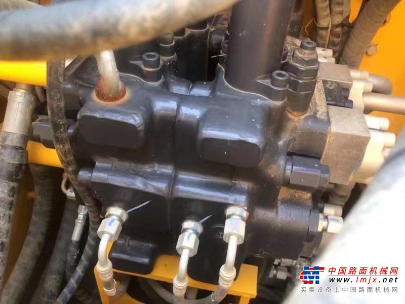 徐州市出售转让二手不详小时2018年龙工LG6225挖掘机