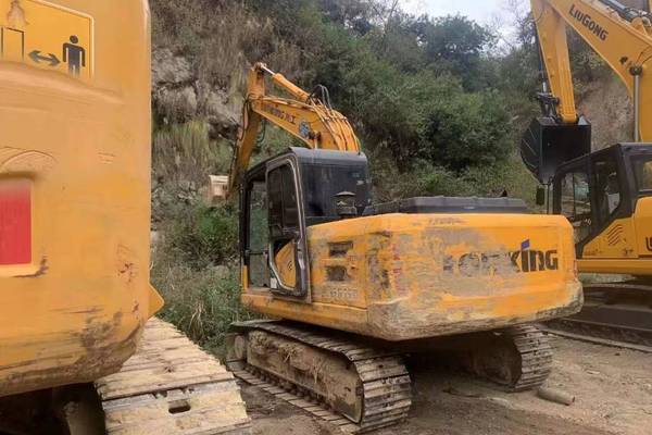 徐州市出售转让二手不详小时2018年龙工LG6150挖掘机
