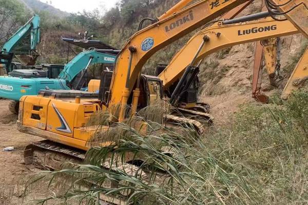 徐州市出售转让二手不详小时2018年龙工LG6150挖掘机