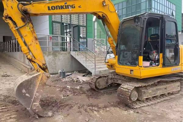 徐州市出售转让二手不详小时2020年龙工LG6075挖掘机