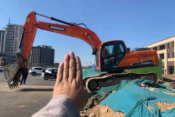 徐州市出售转让二手不详小时2017年斗山DH220挖掘机