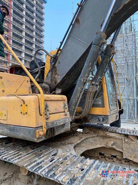 徐州市出售转让二手不详小时2014年沃尔沃EC210挖掘机