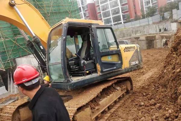 徐州市出售转让二手不详小时2018年现代R215挖掘机