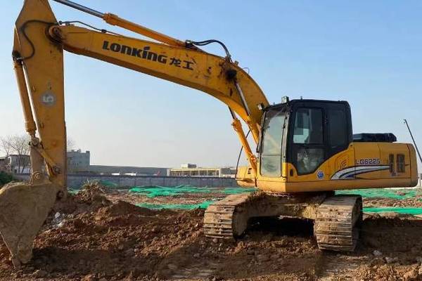 徐州市出售转让二手不详小时2015年龙工LG6225挖掘机