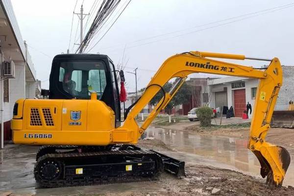 徐州市出售转让二手不详小时2020年龙工LG6060挖掘机