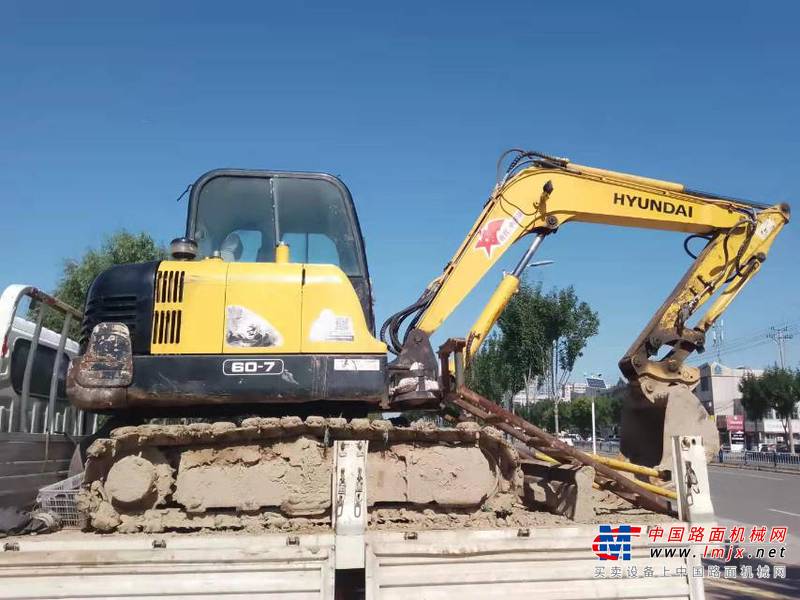 徐州市出售转让二手不详小时2012年现代R60挖掘机