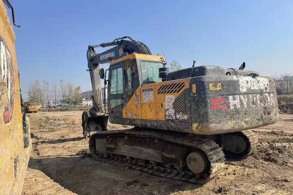 徐州市出售转让二手不详小时2020年现代R215挖掘机