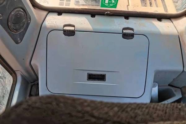 徐州市出售转让二手不详小时2018年现代R215挖掘机