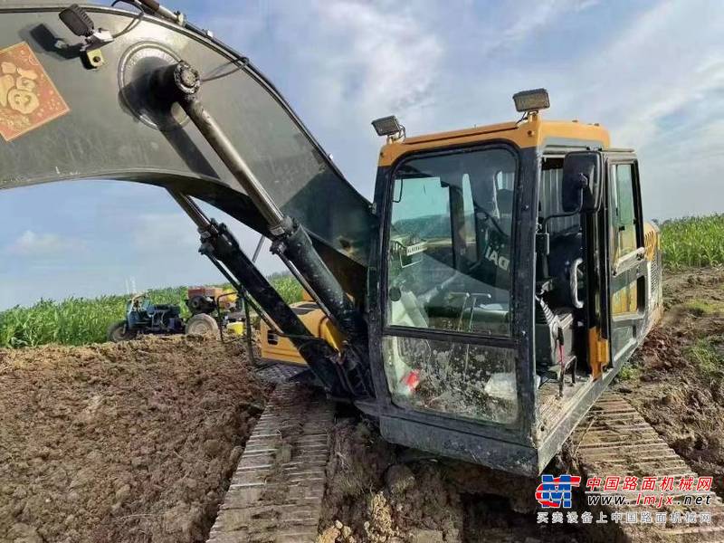 徐州市出售转让二手不详小时2020年现代R215挖掘机