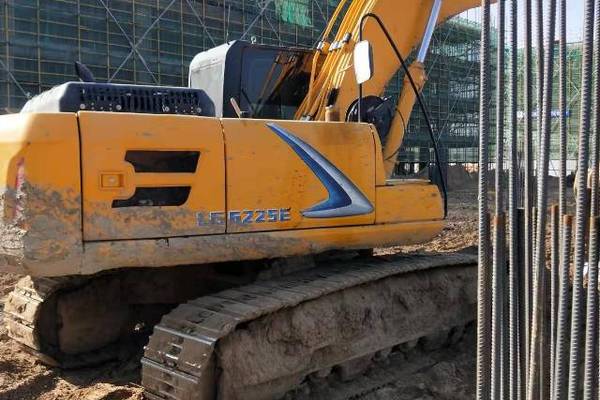 徐州市出售转让二手不详小时2019年龙工LG6225挖掘机