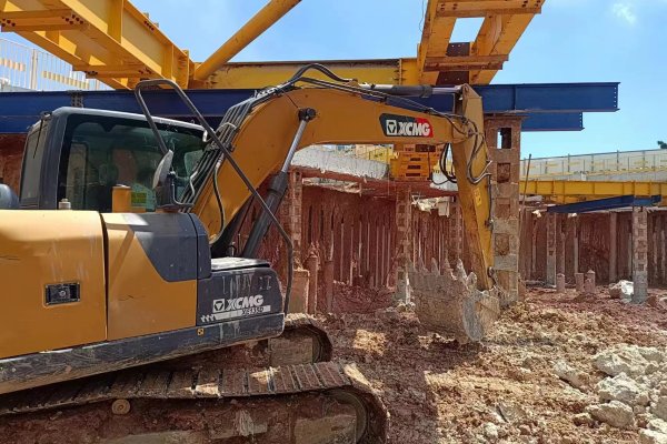 厦门市出售转让二手不详小时2021年徐工XE135D挖掘机
