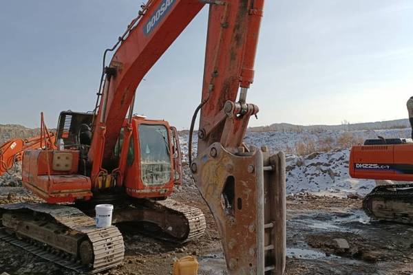 长春市出售转让二手不详小时2008年斗山DH225-7挖掘机
