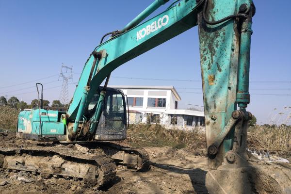 上海出售转让二手不详小时2001年神钢SK210挖掘机