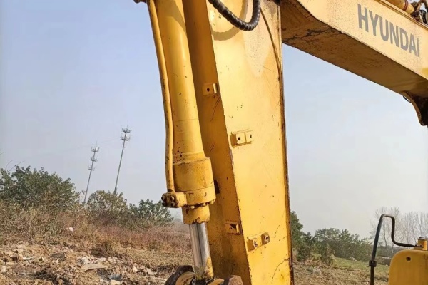 合肥市出售转让二手不详小时2015年现代R80-7挖掘机