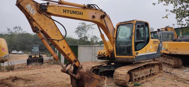 武汉市出售转让二手不详小时2013年现代R150LC-9挖掘机