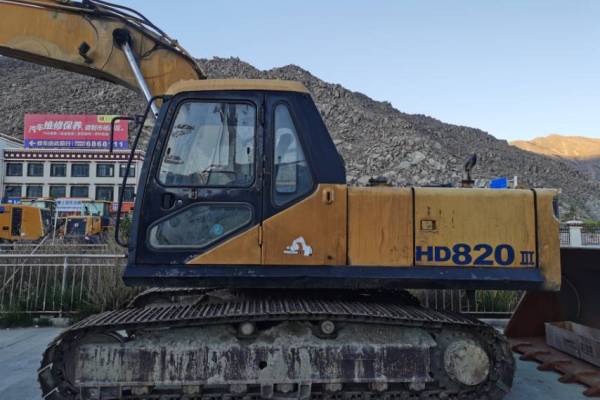 拉萨市出售转让二手不详小时--年加藤HD820III挖掘机