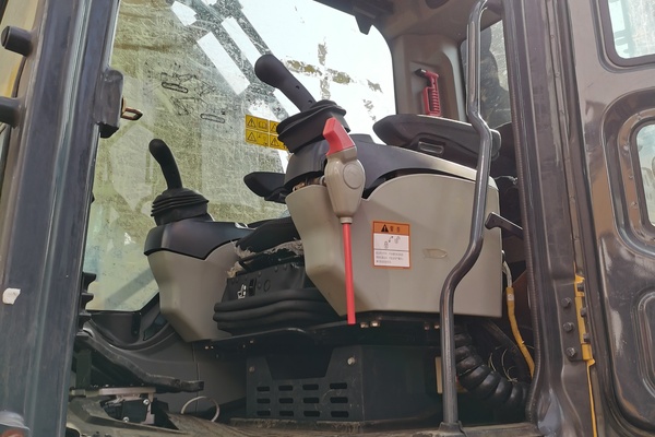 徐州市出售转让二手不详小时2018年徐工XE490D挖掘机