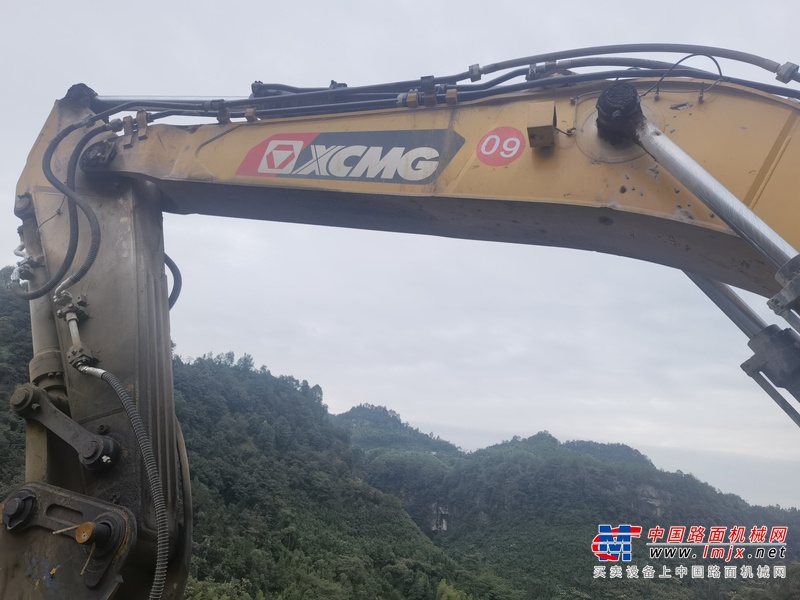 成都市出售转让二手不详小时2019年徐工XE490DK挖掘机