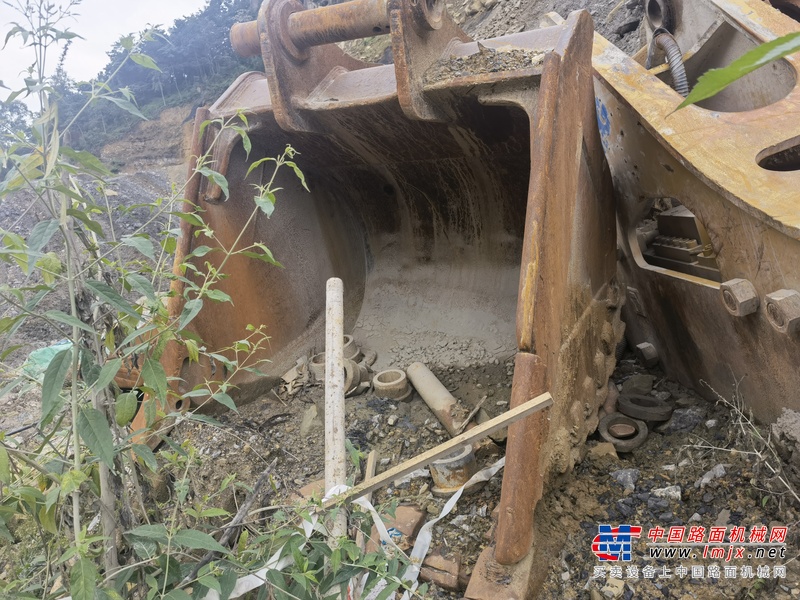 成都市出售转让二手不详小时2019年徐工XE490DK挖掘机