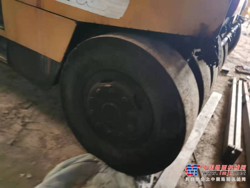 徐州市出售转让二手不详小时2015年徐工XP303轮胎压路机