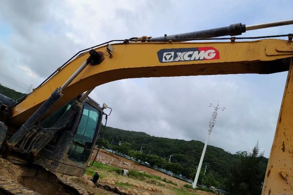 泉州市出售转让二手不详小时2019年徐工XE215D挖掘机