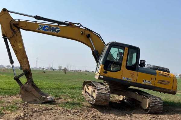 徐州市出售转让二手不详小时2016年徐工XE215挖掘机