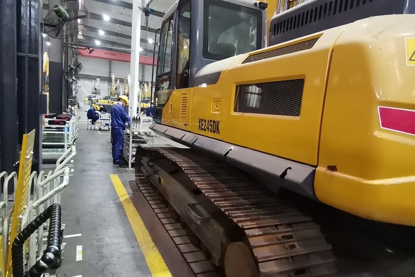 徐州市出售转让二手不详小时2019年徐工XE240D挖掘机