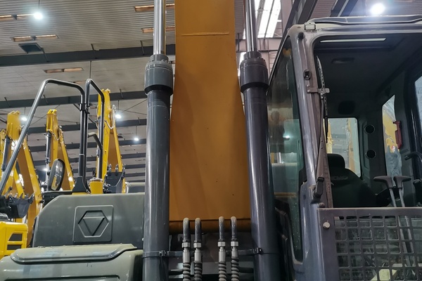徐州市出售转让二手不详小时2019年徐工XE240D挖掘机