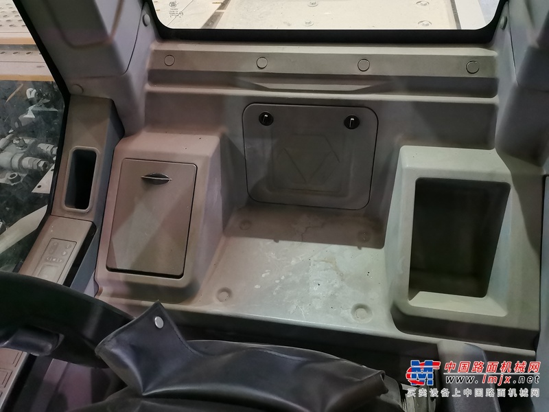 徐州市出售转让二手不详小时2019年徐工XE240D挖掘机