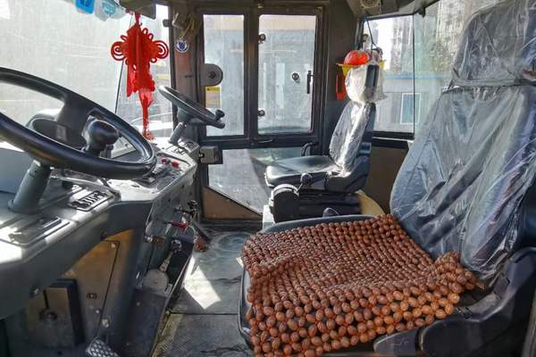 徐州市出售转让二手不详小时2014年徐工XP303轮胎压路机