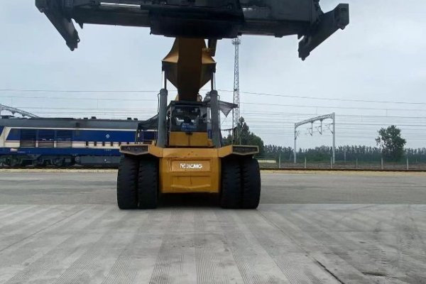 徐州市出售转让二手不详小时2016年徐工XCS45正面吊运港口轮胎式起重机