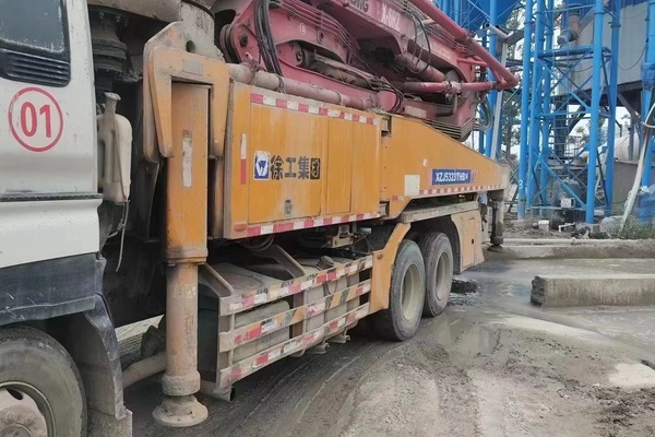 广州市出售转让二手不详小时2013年徐工HB46K泵车