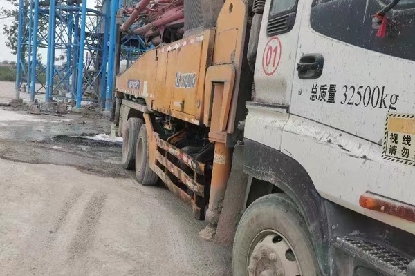 广州市出售转让二手不详小时2013年徐工HB46K泵车