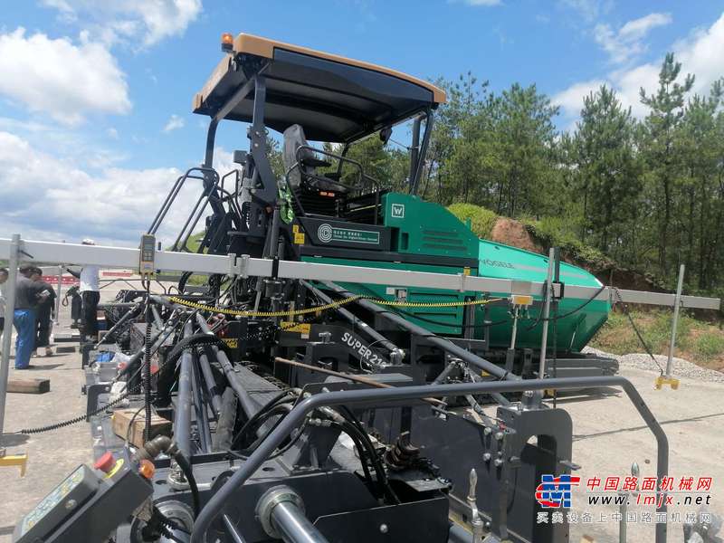 徐州市出售转让二手不详小时2022年徐工RP1253T沥青摊铺机