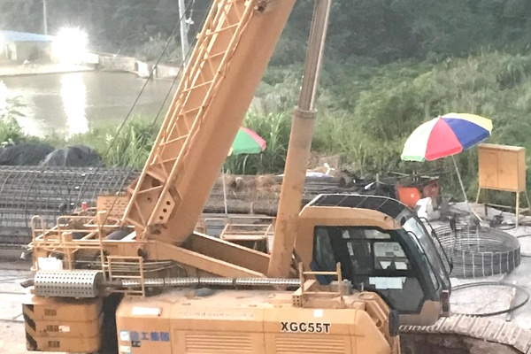 柳州市出售转让二手不详小时2017年徐工XGC55履带起重机