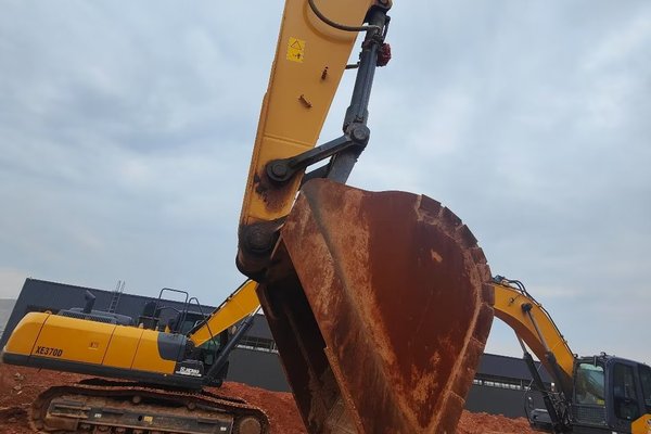 兰州市出售转让二手不详小时2021年徐工XE370D挖掘机