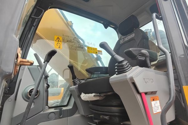 兰州市出售转让二手不详小时2021年徐工XE370D挖掘机