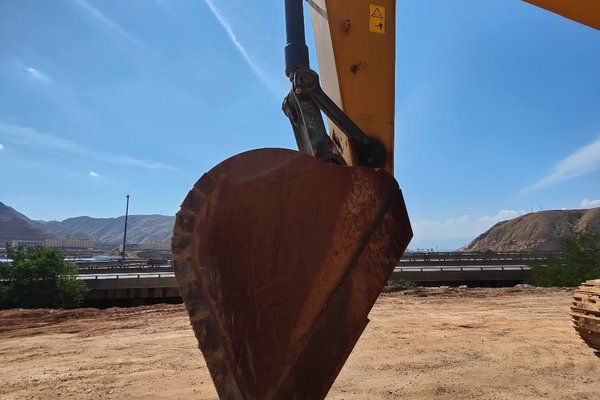 兰州市出售转让二手不详小时2021年徐工XE370D挖掘机