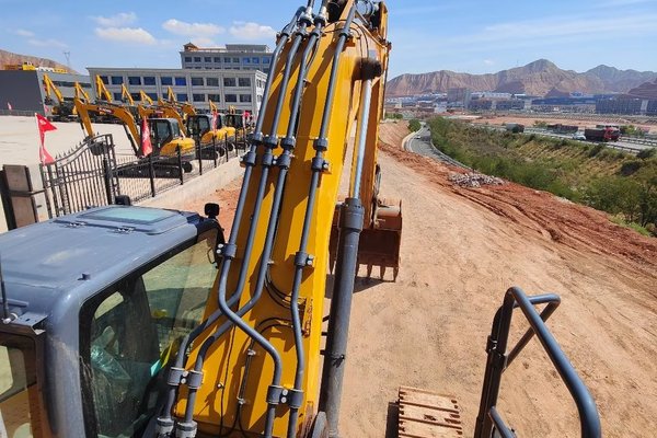 兰州市出售转让二手不详小时2021年徐工XE370D挖掘机