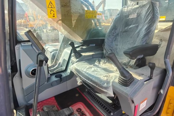 兰州市出售转让二手不详小时2021年徐工XE370D挖掘机