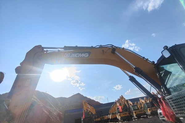 兰州市出售转让二手不详小时2021年徐工XE370D挖掘机