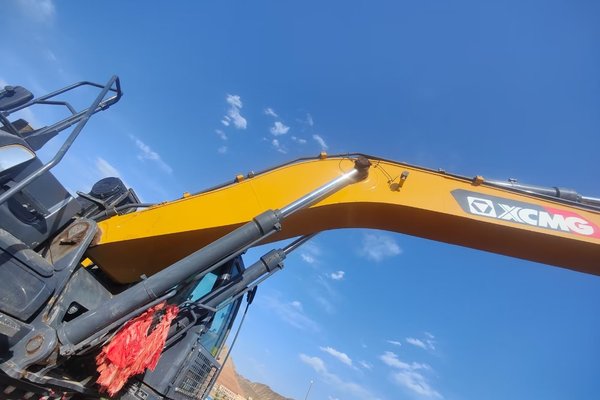 兰州市出售转让二手不详小时2021年徐工XE370D挖掘机