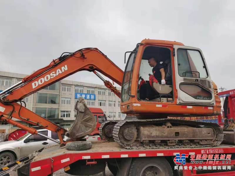 朝阳市出售转让二手不详小时2010年斗山DX80挖掘机
