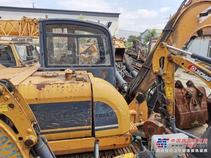 沈阳市出售转让二手不详小时2000年雷沃重工FR85挖掘机